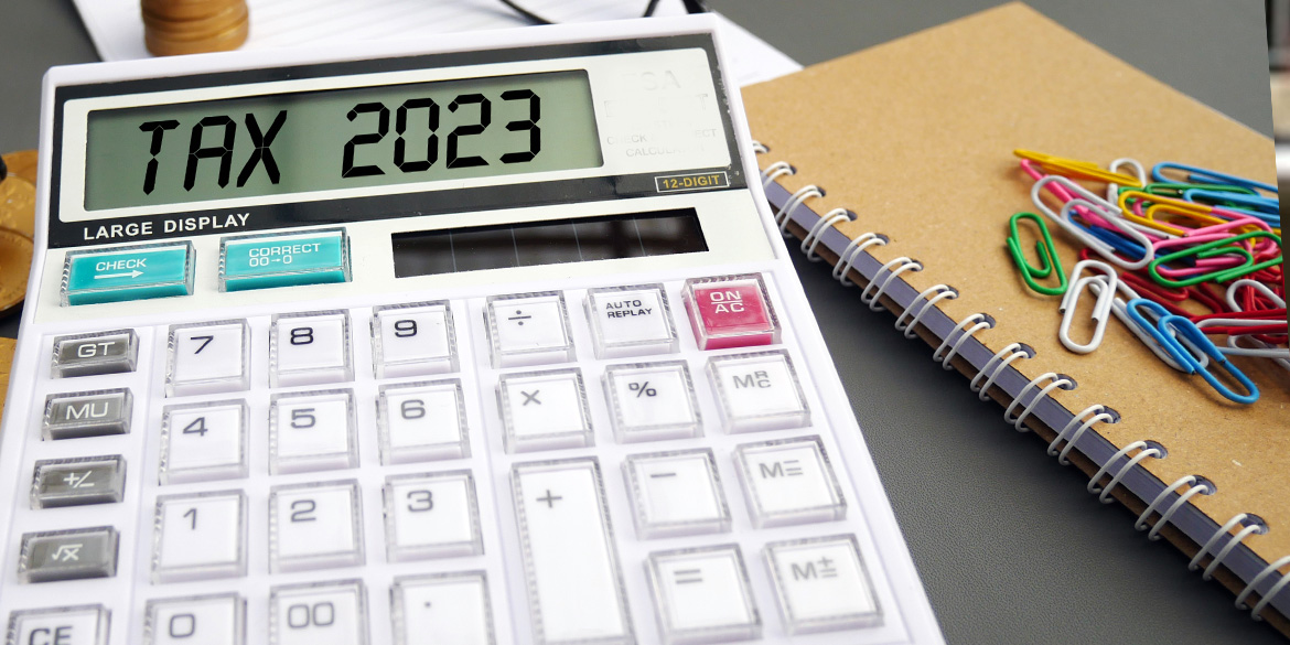 Calculator with tax 2023 in the digital display.
