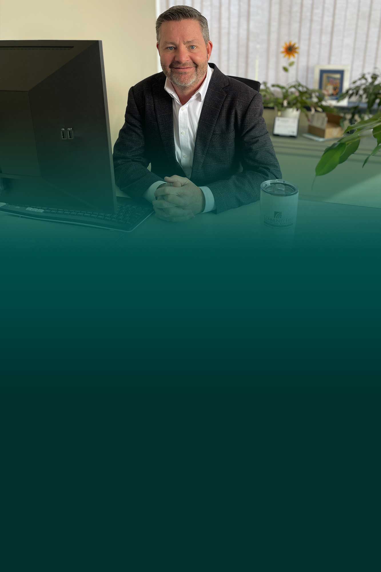 Man sitting at a desk waiting to help with financial investing